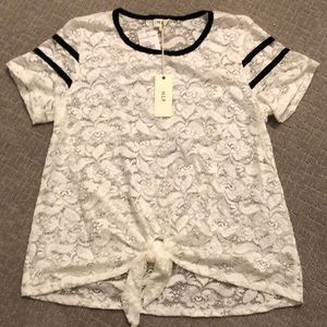 Beautiful Lace top size 1X